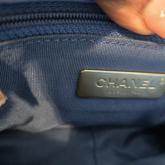 Chanel 19 Blue Quilted Lambskin With Chain Blue - Medium - Picture 2 of 11